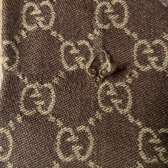 100% Authentic Reversible Gucci Scarf - Picture 4 of 4